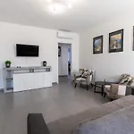 Iside - Private Garage - 15 Minutes To Lägenhet Lucino