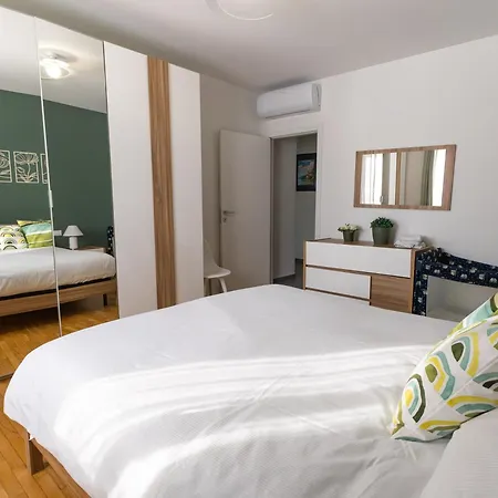 Apartment Iside - Private Garage - 15 Minutes To